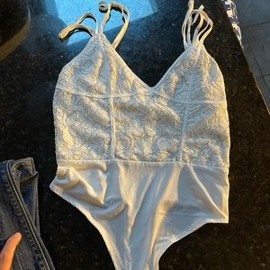 Size small Tobi white bodysuit